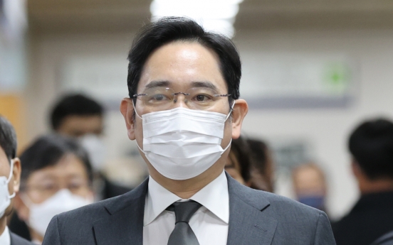 Samsung heir appears in court for bribery retrial
