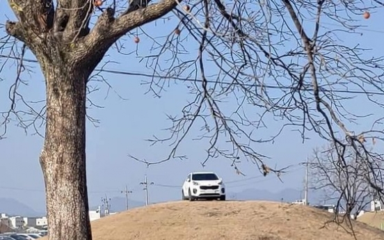 Gyeongju city plans to sue driver of SUV parked atop ancient tomb