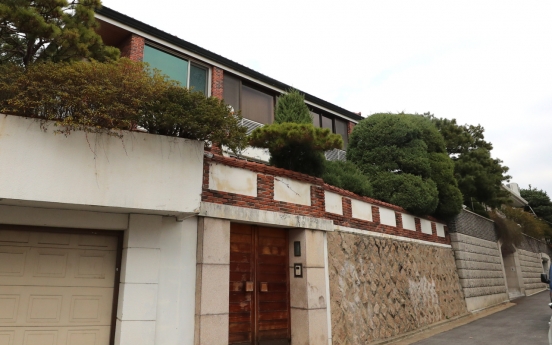 Court keeps Chun Doo-hwan’s home off auction block