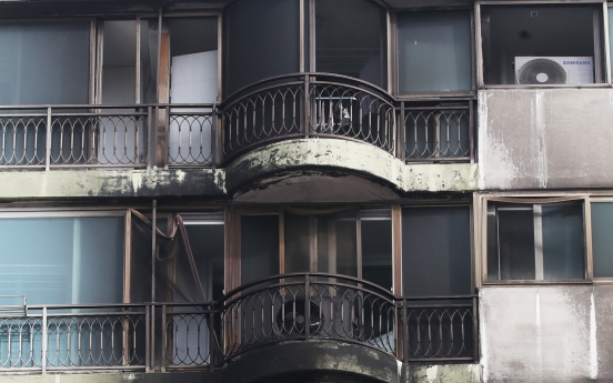 Police investigate cause of deadly fire at Gunpo apartment