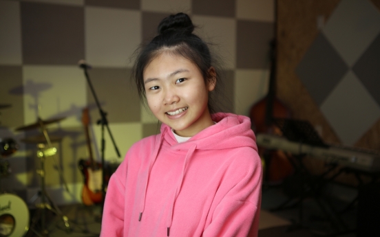 14-year-old refugee sings for Myanmar spring
