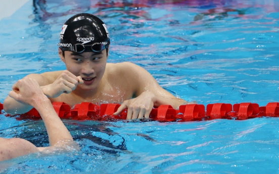 [Tokyo Olympics] Teen swimmer breaks natl. record to win 200m freestyle heats