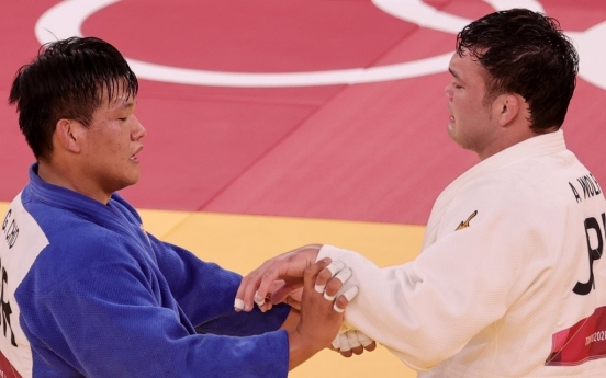 [Tokyo Olympics] Moon congratulates judoka, fencers, archer on Olympic medals