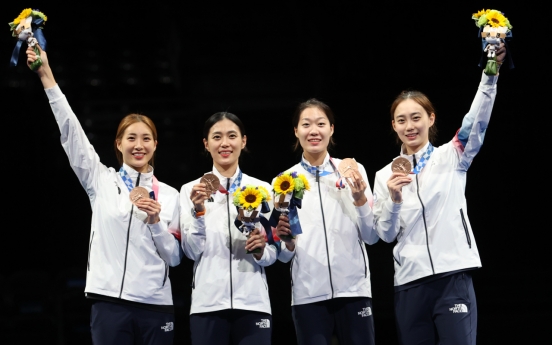 [Tokyo Olympics] S. Korea wins bronze in women’s sabre team fencing