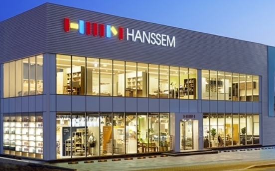 [Newsmaker] LX Hausys enters race for top furniture maker Hanssem