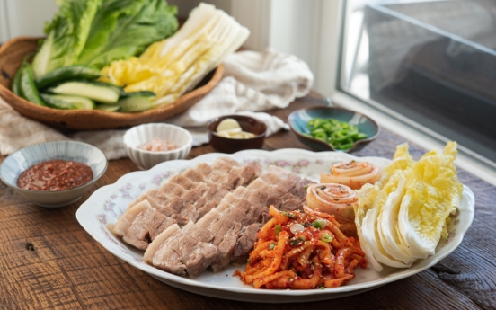 [Holly’s Korean Kitchen] Bossam, boiled pork belly wraps