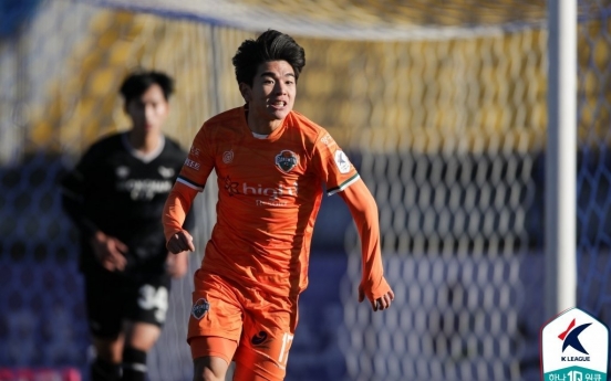 Gangwon vs. Daejeon in battle for place in top football league