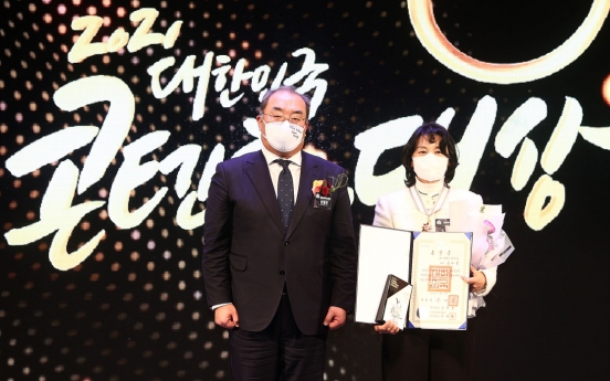 Kim Su-jin, Na Young-seok, Kim Jun-koo, Loopy bag trophies at 2021 Korea Content Awards