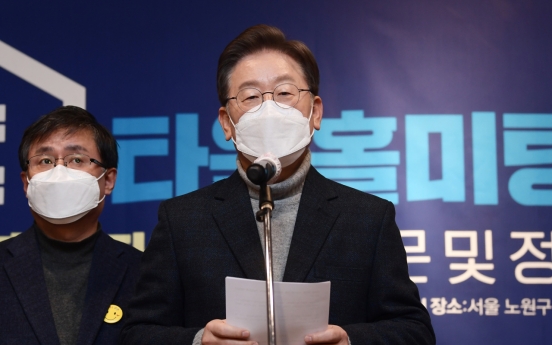 Lee Jae-myung apologizes for real estate ‘failure,’ promises deregulation