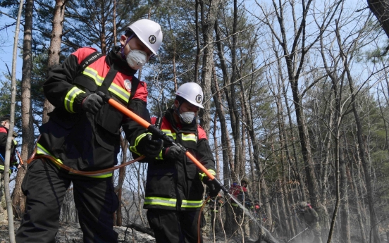 USFK mobilizes 5 choppers to help contain east coast wildfires