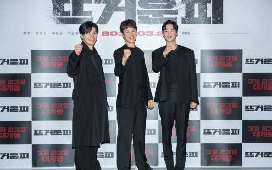Jung Woo returns to big screen as gangster in noir film ‘Hot Blooded’