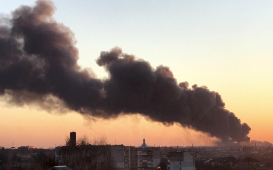 [Newsmaker] Russian strikes hit outskirts of Ukrainian capital <b>and</b> Lviv