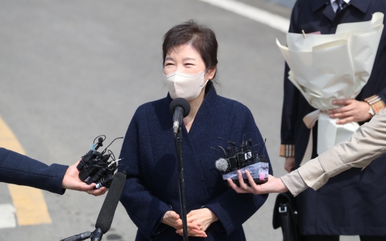 Impeached Park discharged from hospital, returns home