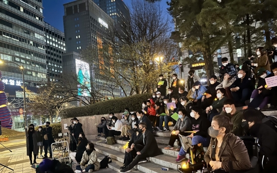 [From the Scene] In Seoul square, gathering remembers pandemic’s fallen