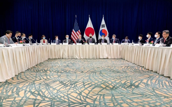 S. Korea, U.S., Japan FMs hold talks in Bali on N. Korea