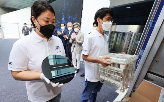 Samsung starts shipping world’s first 3nm chips