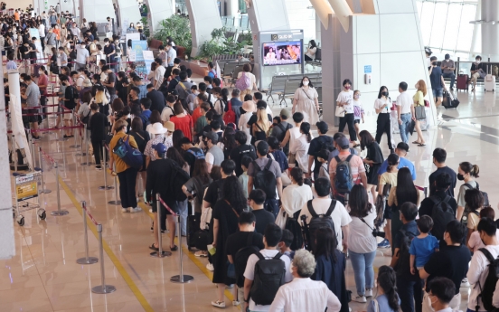 [Photo News] Hustle and bustle returns to the airport
