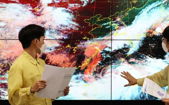 Super Typhoon Hinnamnor approaches S. Korea