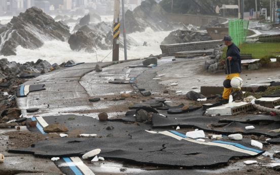 Typhoon Hinnamnor passes S. Korea, leaving around a dozen of casualties
