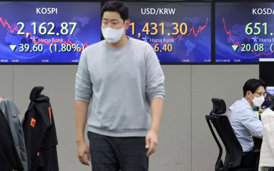 Seoul shares end lower on recession woes