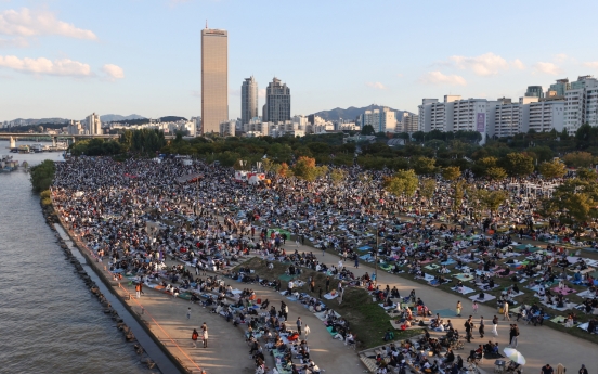 Seoul to push smoking, drinking ban at Han River parks, but backlash expected