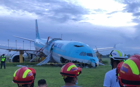 Korean Air plane with 162 passengers overruns runway at Cebu Airport