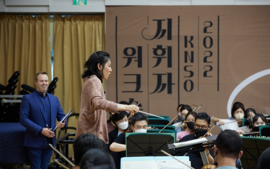 Passing the baton: Workshops to help future conductors take the stage