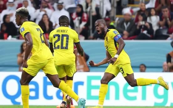 [World Cup] Host country'<b>s</b> undefeated streak ends as Qatar fall to Ecuador in opener