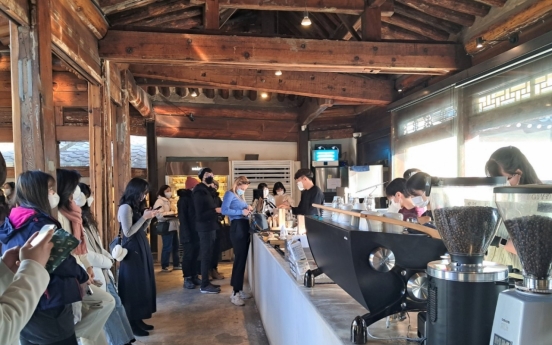 [Well-curated weekend] Enjoy hanok cafe, Yayoi Kusama collaboration with LV and seafood ramen