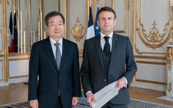 Macron hopes for early visit to S. Korea: envoy