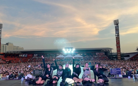Everglow meets with local fans in Thailand at Sound Check Festival
