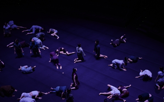 [Herald Review] ‘Caveae’ brings audience on stage in immersive, experimental dance