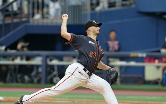 KBO club Eagles release injured pitcher Smith
