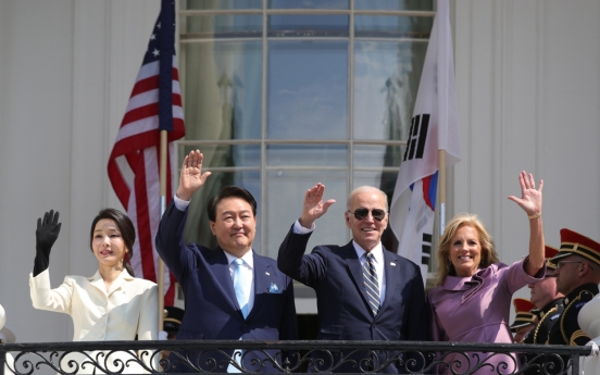 Yoon visits White House, US nuclear sub heading to S. Korea