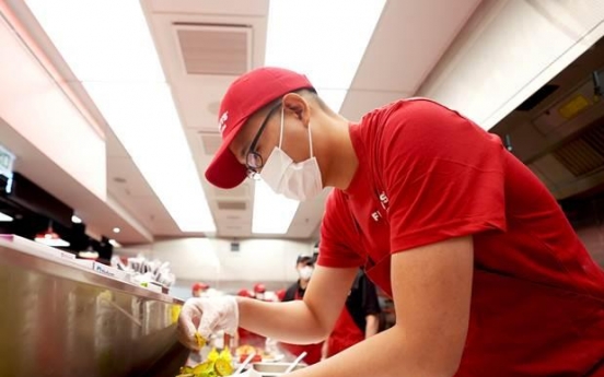 [Photo News] Burger-making Hanwha heir