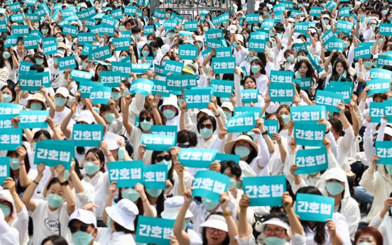 Yoon vetoes nursing act, sparking intense protest from nurses
