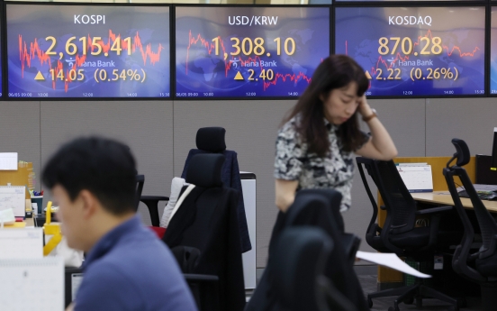 Seoul shares end higher on Fed'<b>s</b> rate-hike pause hopes