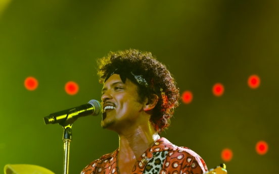 [Herald Review] Bruno Mars brings magic to sold-out crowd in Seoul with finesse