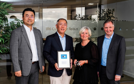 Hyundai Motor chief visits Intel's Irish chip plant