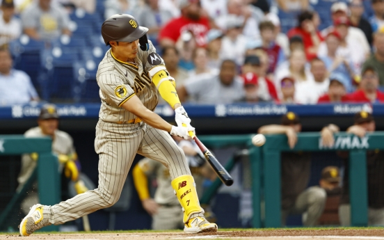 Padres' Kim Ha-seong hits 2nd career leadoff home run