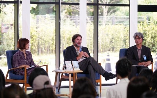 Eun Hee-kyung, Andrew Porter explore words of short stories, novels