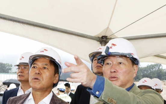 [Photo News] SK chief inspects chip cluster