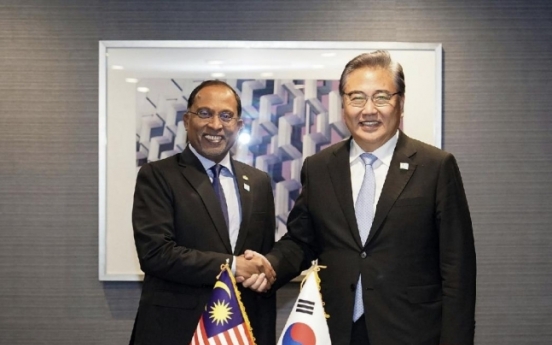 S. Korea's top diplomat holds talks with Malaysian, Indonesian counterparts at APEC