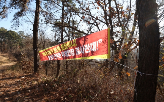'Dictator out': Paju residents reject ex-president's remains