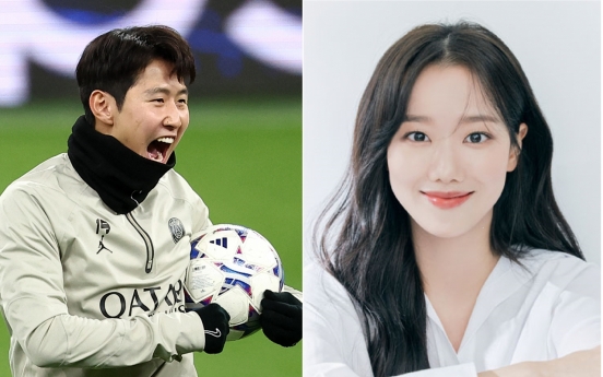 Singer-turned-actor Lee Na-eun denies dating soccer star Lee Kang-in
