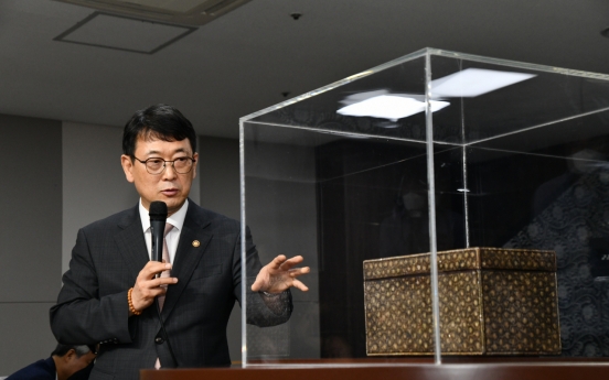 CHA chief revisits Goryeo lacquerware, seeks greater awareness