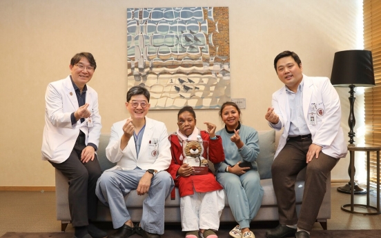 Korean doctors perform free surgery for Madagascar neurofibroma patient