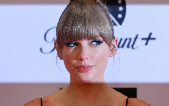 X restores Taylor Swift searches after deepfake explicit images triggered temporary block