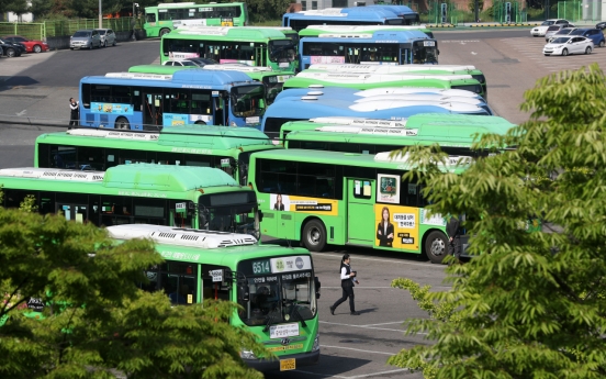 Seoul's bus union threatens strike over wage dispute