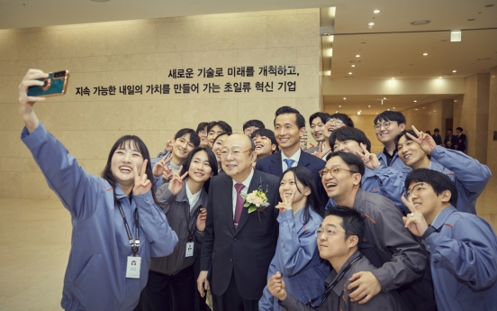 [Photo News] Hanwha chief congratulates team
